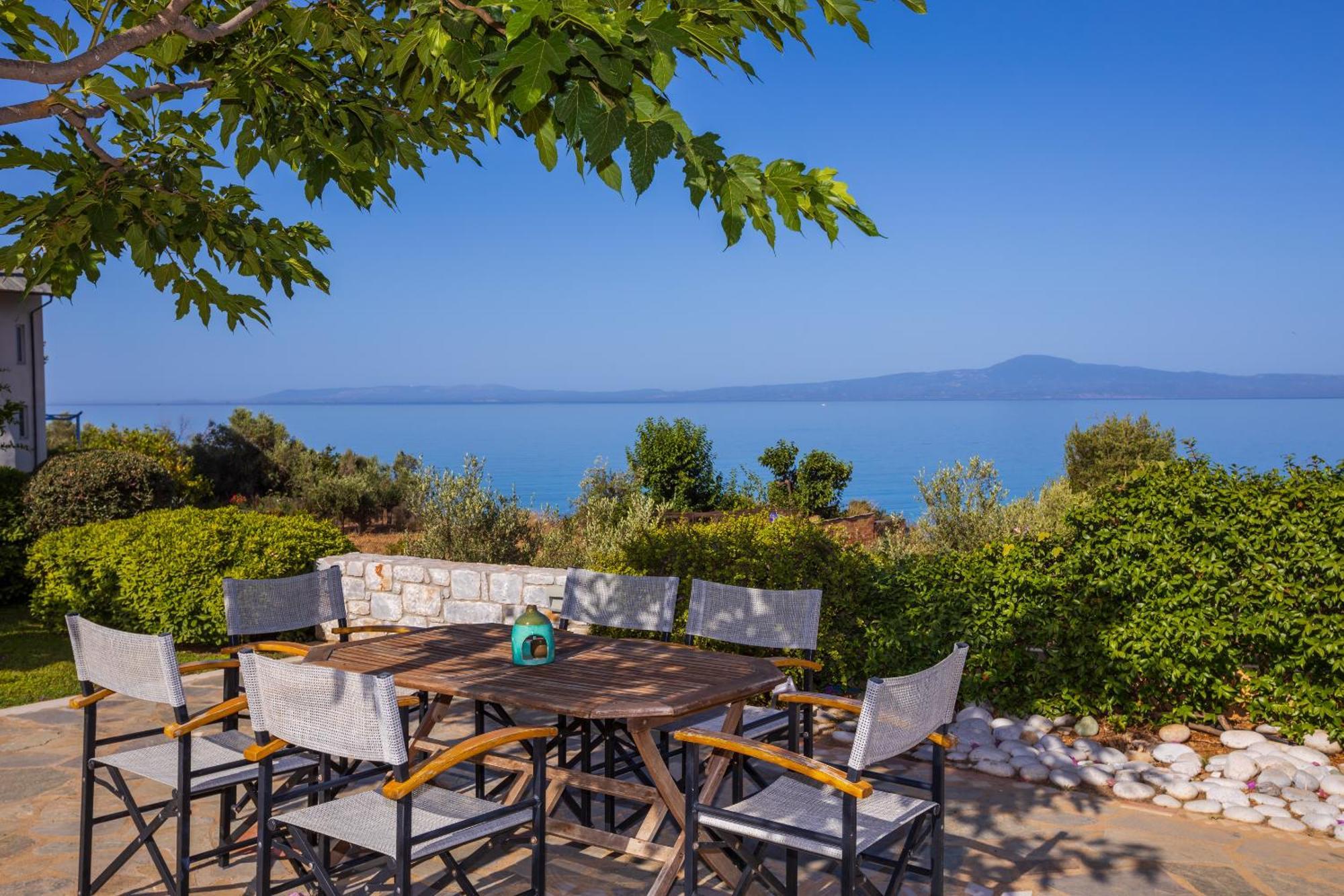 Messinian Blue Seaside Villa Calamata Exterior foto