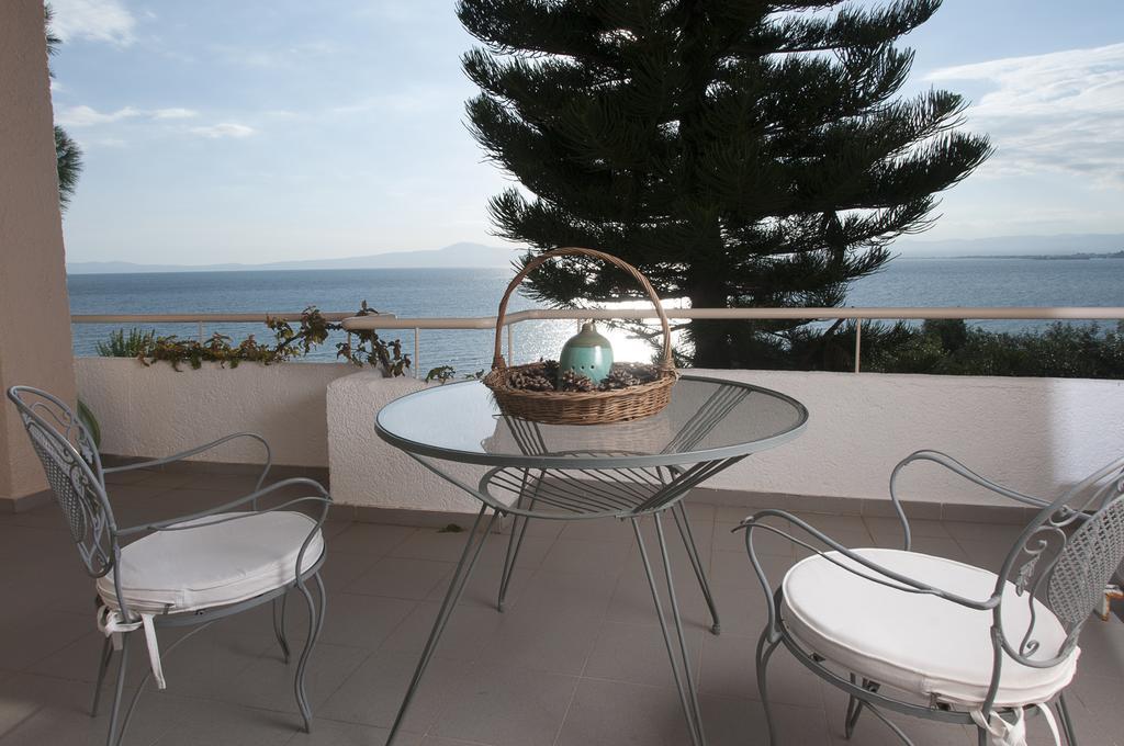 Messinian Blue Seaside Villa Calamata Exterior foto