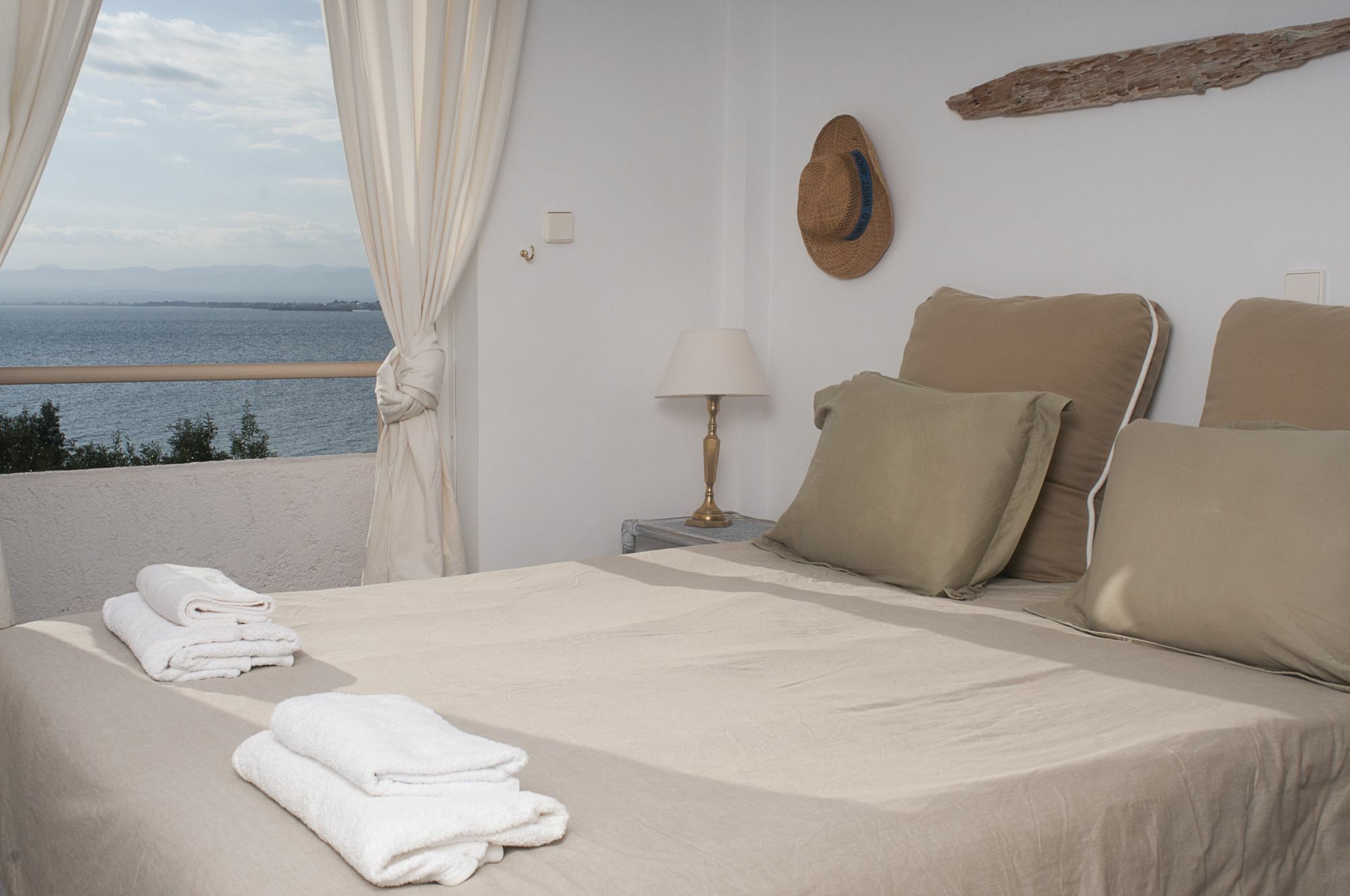 Messinian Blue Seaside Villa Calamata Exterior foto