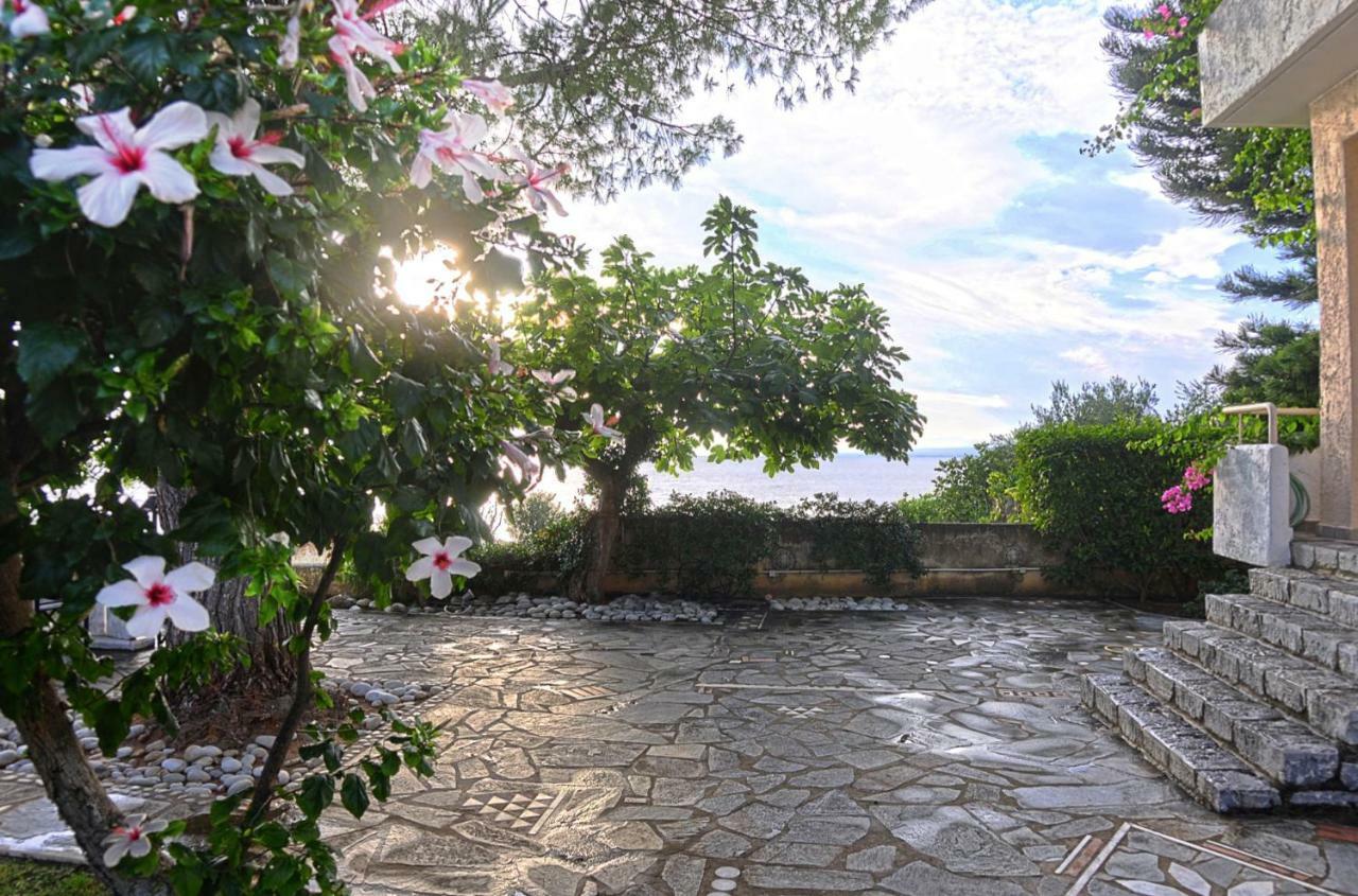 Messinian Blue Seaside Villa Calamata Exterior foto